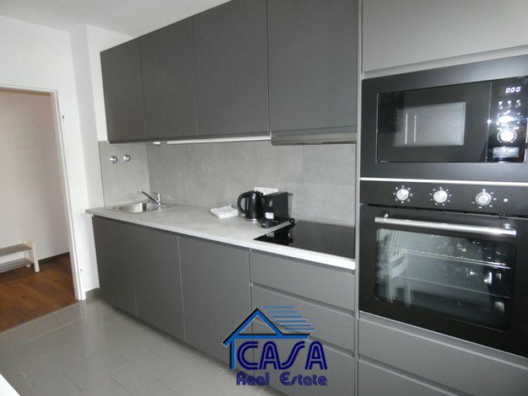 ERSTBEZUG nach Renovierung: 3 Zimmer Wohnung mit Balkon und Skyline Blick, hochwertig möbliert - Photo 1