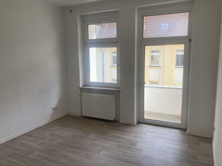 Nicht lange überlegen! Geräumige 2-Zimmer-Wohnung mit Balkon! - Photo 1