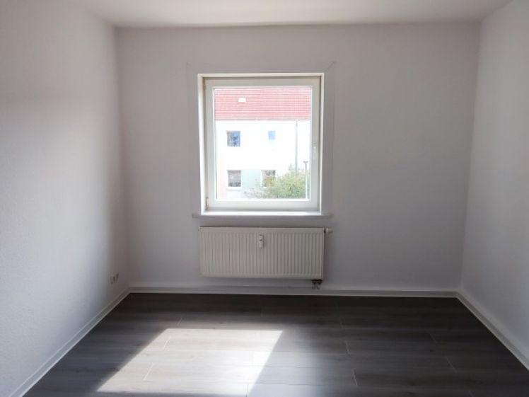 Charmante Wohnung mit Badewanne, Laminat und zentraler Lage – jetzt einziehen - Foto 1