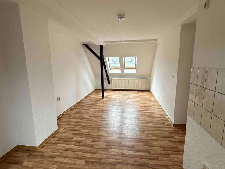 Idyllisches Wohnen im Dachgeschoss – Ruheoase in der Pirkerstraße 5 - Photo 1