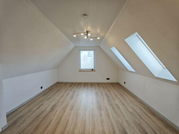 Erstbezug - helle 2,5 Zimmer Dachgeschoss-Wohnung - Foto 1