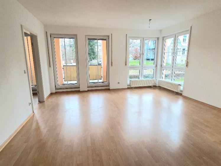 Erstklassige 2-R.-Whg. m. gr. Balkon, EBK, Außenjalousien und Tiefgarage - Foto 1