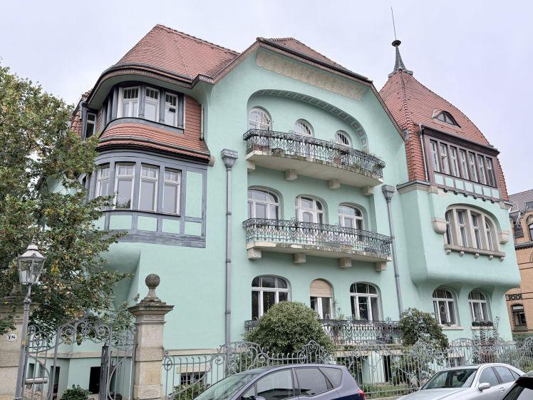 4-Raumwohnung mit Altbaucharme und Balkon in bester Lage - Foto 1