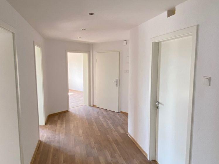 Helle renovierte 4-ZKB Wohnung in verkehrsgünstiger Lage - Foto 1