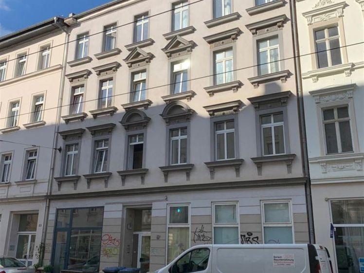 Große DG 1-Zimmer mit Laminat in zentraler Lage! - Foto 1
