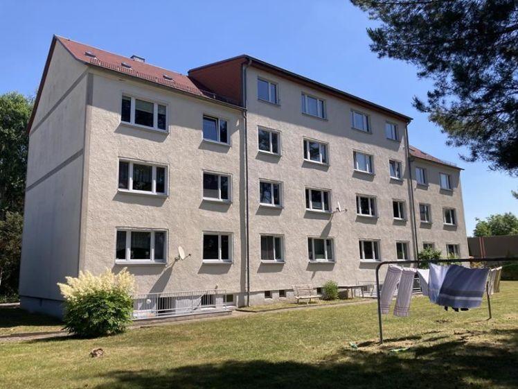 Gemütliche 3-Zimmer mit neuem Laminat, Wanne und Garage in guter Lage! EBK mgl. - Photo 1