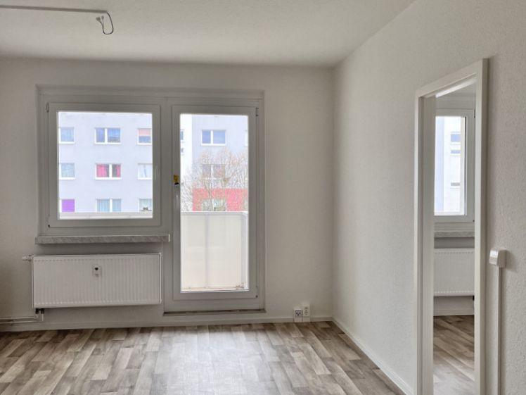 FRISCH RENOVIERT! 2 Zimmer, Tageslichtküche und XXL-Balkon - Photo 1