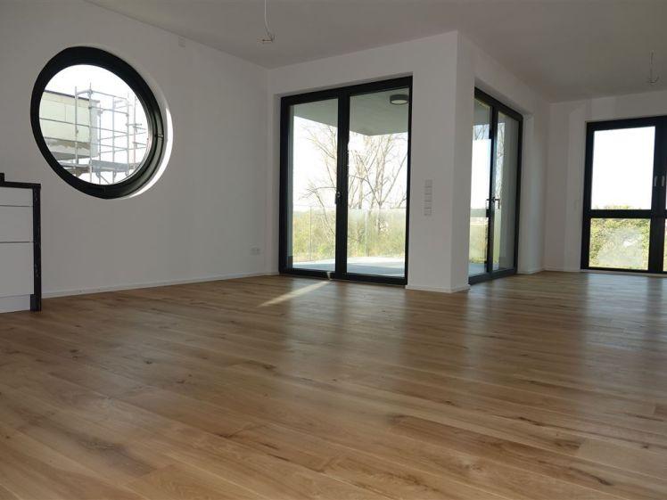 OEDHEIM; Exklusive 4,5 Zi. Neubauwohnung direkt am Wehr! - Photo 1