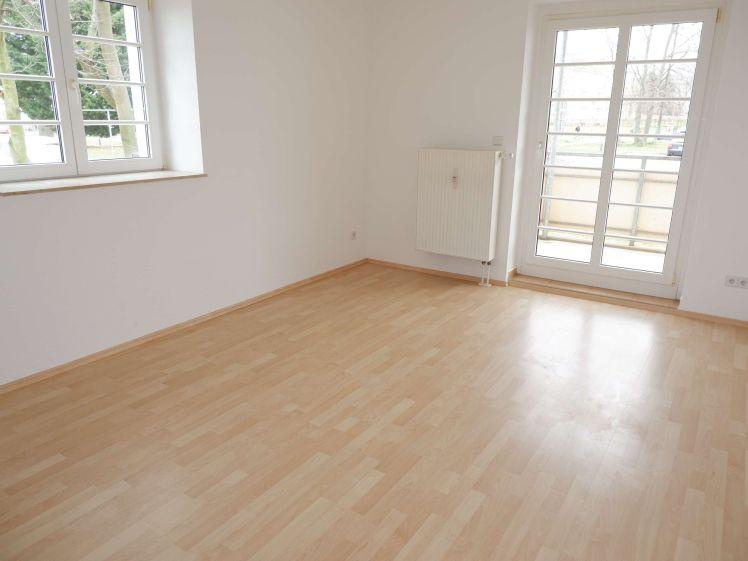 Frei ab 1.6.26 -1.OG, Bad mit Dusche , Balkon am Wohnzi. - Photo 1