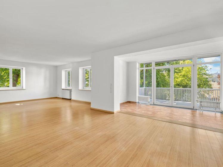 Großzügige 5,5-Zimmer-Wohnung mit Balkon und zwei Stellplätzen in beliebter Innenstadt-Lage - Photo 1