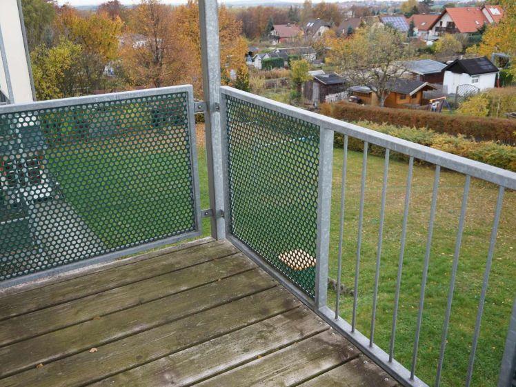 Dachgeschoss-Whg. mit Balkon / Bad mit Fenster / abgetrennter Schlafbereich - Photo 1