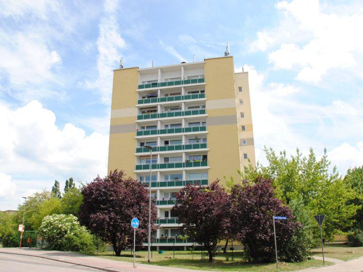 Merseburg-Süd - schöne 2-Zimmer-Wohnung über den Dächern Merseburgs, Balkon, Tageslichtbad, Lift - Foto 1