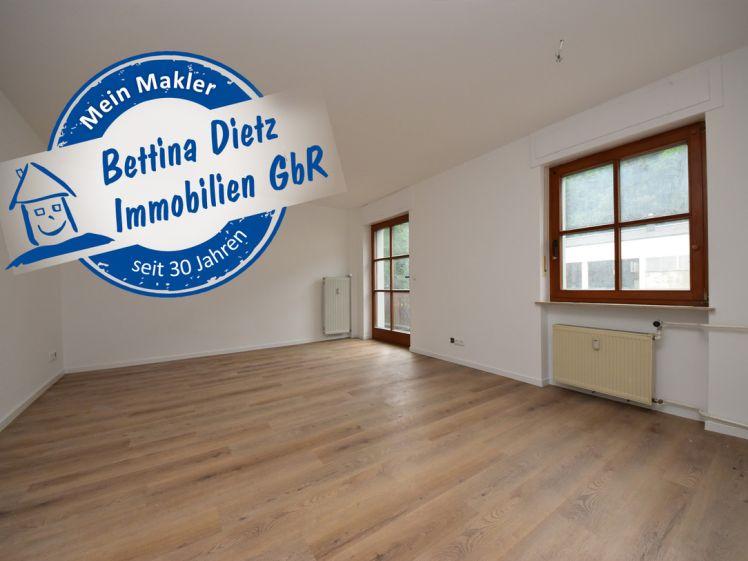 DIETZ: Neu-renovierte 1-Zimmer-Wohnung mit Balkon, Einbauküche, optionale Garage in Heigenbrücken! - Photo 1