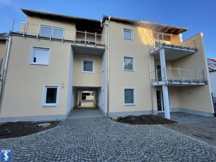 Großzügiges Wohnerlebnis auf zwei Ebenen: Helle 4-Zimmer-Maisonette-Wohnung mit modernem Komfort EBK- Zweitbezug - Photo 1