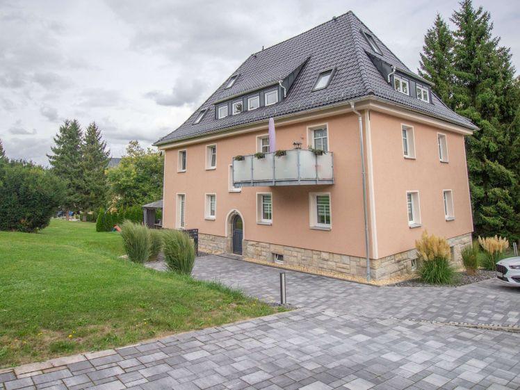 moderne, energetisch top aufgestellte Wohnung mit großem Balkon - Photo 1