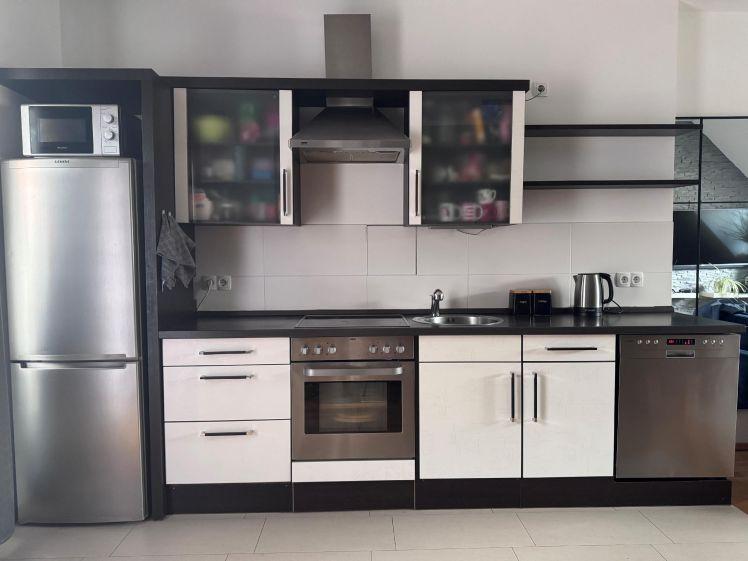 :-) gemütliche Dachgeschoss-Wohnung mit traumhafter Loggia! EBK möglich + Parkett + Wanne/Dusche - Photo 1