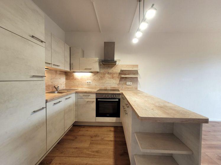 Modernes Wohnen mit Einbauküche und Balkon – 3-Raum-Wohnung zum Wohlfühlen! - Photo 1