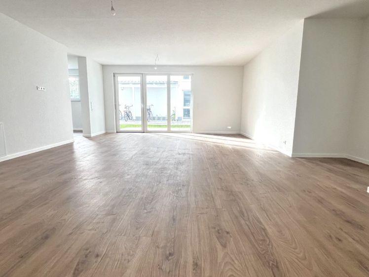 Nur mit Wohnberechtigungsschein! Moderne 3 Zimmer NB Wohnung mit Terrasse - Foto 1