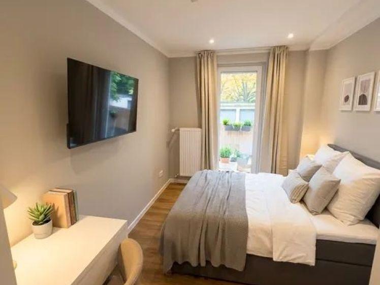 Erstbezug! Möbliertes Zimmer mit eigenem Balkon in frisch sanierter 4er-WG - Photo 1