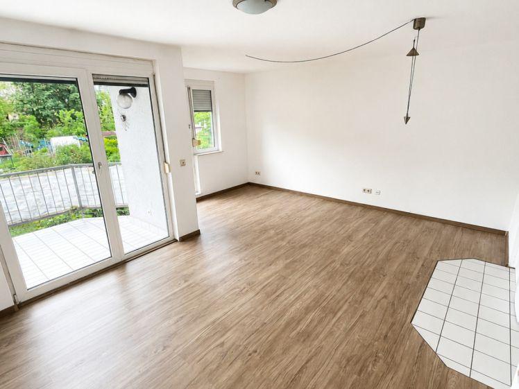 Gut belichtete 1-Zimmer-Wohnung mit 35 m² und Balkon nahe dem Stadtzentrum im 1. OG - Foto 1