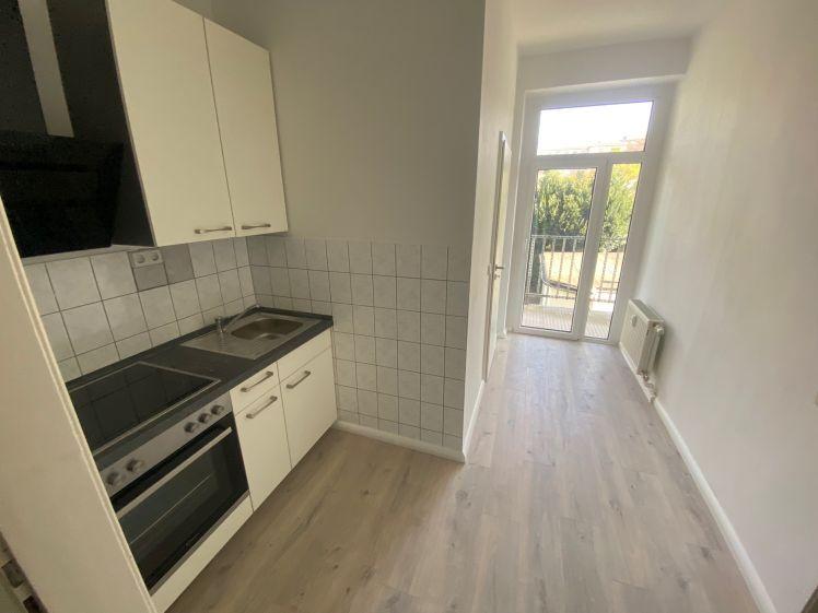 FREI ab 1.5.26 - EBK inklusive / 2. OG / Balkon an der Küche / Bad mit Dusche - Photo 1