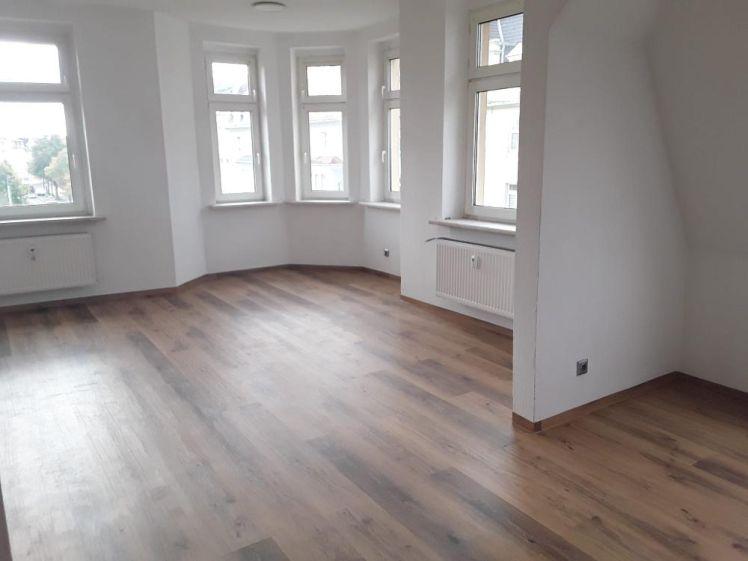 Tolle große 3-Raum-DG-Whg. mit EBK - Foto 1