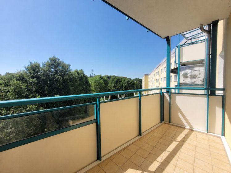Einziehen & wohlfühlen: Sonnige 3-Zimmerwohnung in beliebter Lage mit Blick über Plauen - Photo 1
