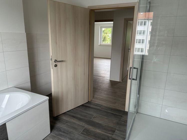 *Einziehen und Wohnfühlen* mit Balkon und Fußbodenheizung in ruhiger Lage - Photo 1