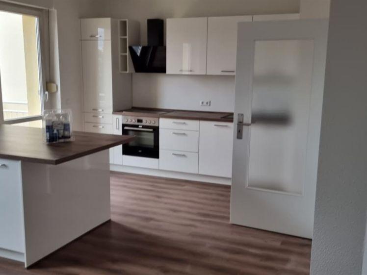 Große 5-Zimmer mit Doppelgarage, Garten, 2xBlk., 2xBad, EBK und Lam. in guter Lage! - Photo 1