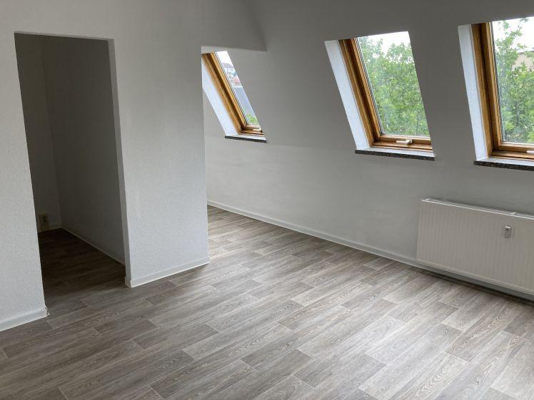 Gemütliches Single-Nest im Dachgeschoss mit Badewanne wartet. - Photo 1