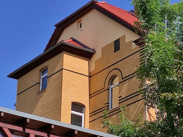 Tolle Dachgeschosswohnung mit Maisonette in grüner Lage mit Terrasse+Stellplatz - Photo 1