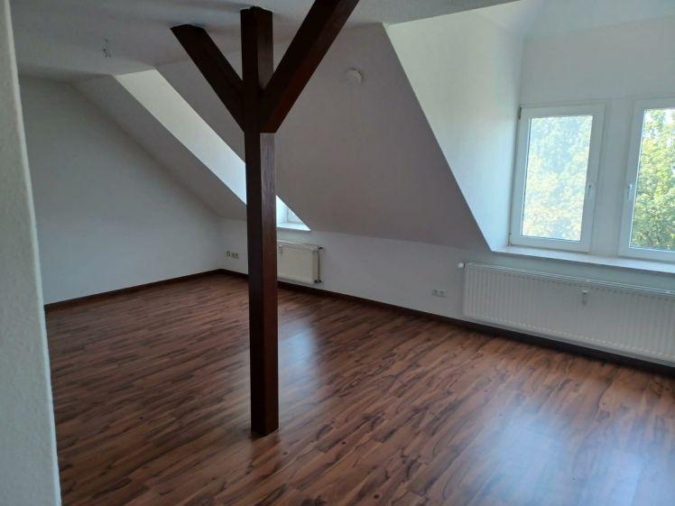 Tolle Dachgeschosswohnung mit Maisonette in grüner Lage mit Terrasse+Stellplatz - Photo 1