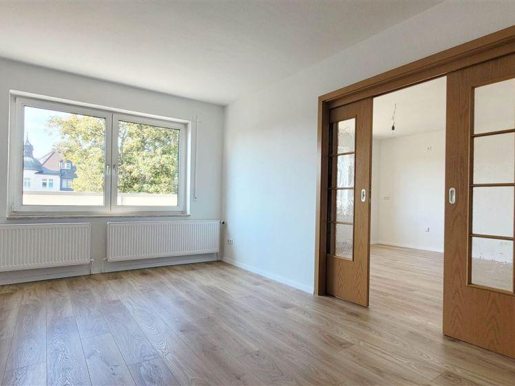 Wurzen* großzügige 3 Zimmer-Whg. mit Balkon*Wohnküche* renoviert* Laminat* Bad m. Wanne + Dusche - Photo 1