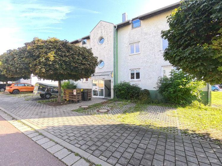 Helle 3-Raum-Wohnung mit Balkon im Kabelsketal Ortsteil Schwoitsch - Photo 1