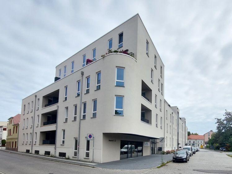Großzügige 4-Zimmer-Wohnung mit Balkon und Tiefgaragenstellplatz zu vermieten! - Photo 1