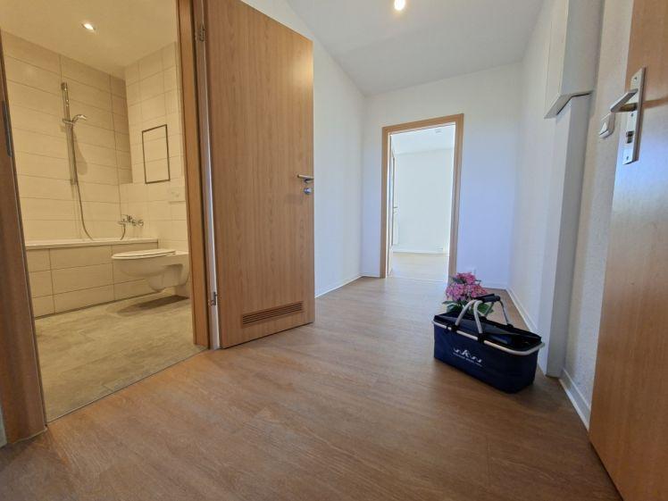 3-Raum-Wohnung mit Wanne und offener Küche - Foto 1