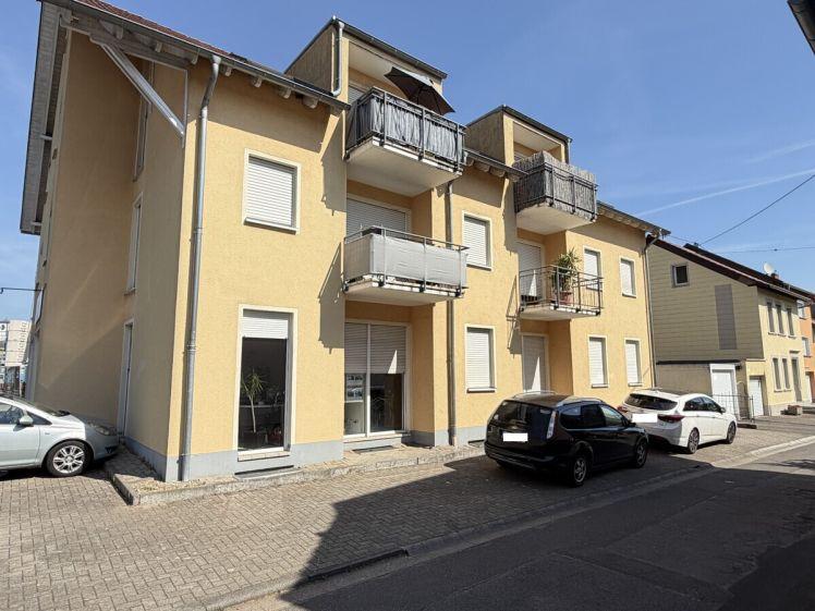 Gepflegte 3-Zimmer-Dachgeschosswohnung mit Balkon in zentraler Lage von Losheim am See - Foto 1