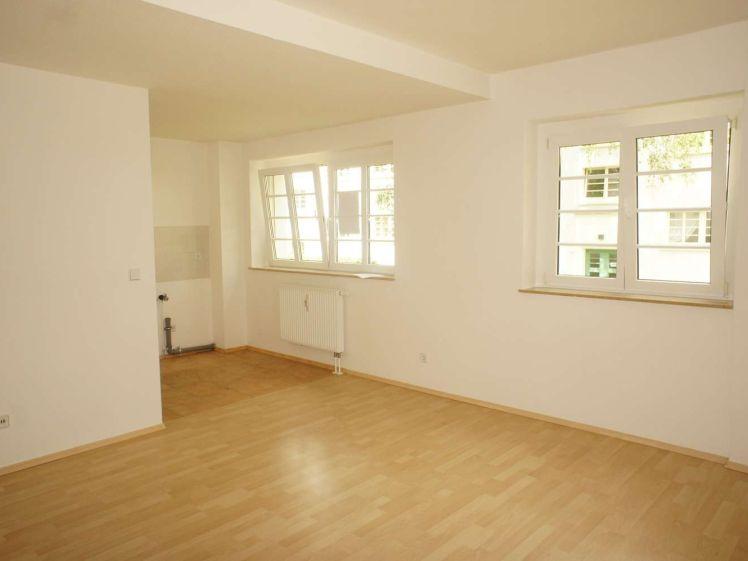 **TOP Whg. mit Balkon / frei ab 1.10. / Bad mit Dusche / am Heimgarten** - Photo 1