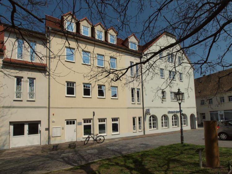 LIVIA-IMMO.DE :-) ZENTRUMFRISCH RENOVIERT!+WUNDERSCHÖNE 1-ZI-WOHNUNG MIT+BAD MIT WANNE+NEUBAU+PARKETT+TG-STELLPLATZ - Foto 1