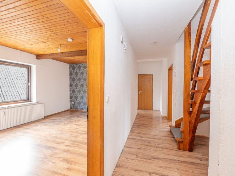 Großzügiger Wohnraum für Paare oder Familien auf zwei Ebenen - Photo 1