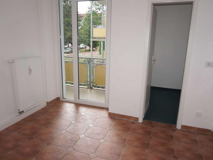 Frei ab 1.8.26 + Balkon an der Küche + Bad mit Wanne - Foto 1