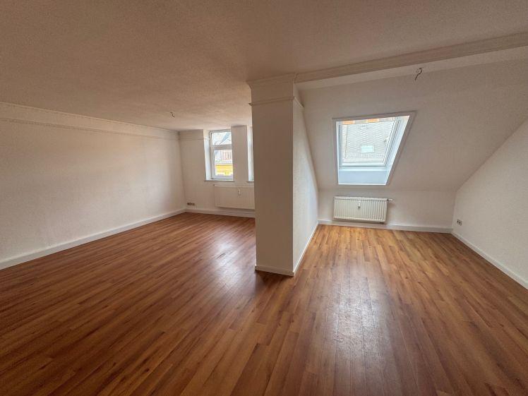 Raumwunder im Dachgeschoss Bad mit Fenster - WG-geeignet u.v.m. - Photo 1