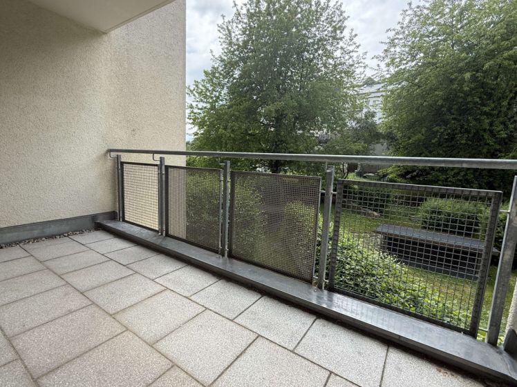Erstbezug ! nach Kernsanierung - sonnige 3-Raum-WE mit gr. Balkon und Blick ins Grüne - Photo 1