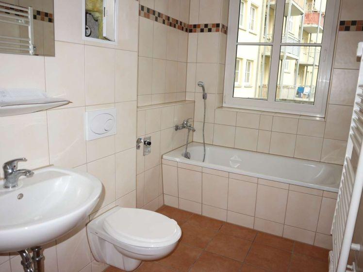 2. OG / TOP Whg. / wg-gerecht ..Bad mit Fenster u.v.m. - Photo 1