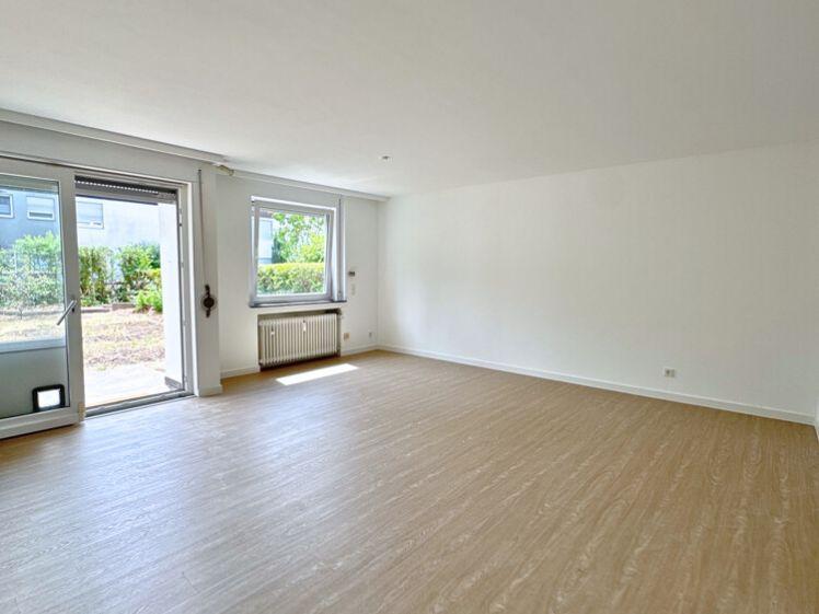 Sonnenverwöhnte renovierte 4-ZKB EG-Wohnung mit Terrasse, Garten und Garage - Photo 1