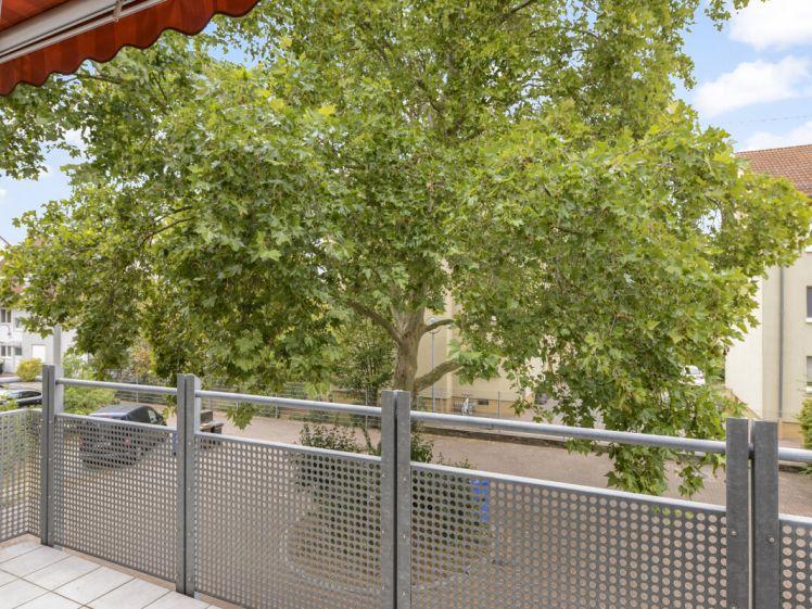 Renovierte 3-Zimmer-Wohnung mit Balkon, Einbauküche & Stellplatz in ruhiger Lage - Photo 1