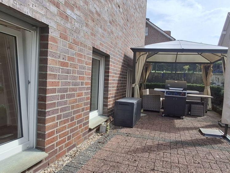 Helle Souterrain Wohnung, mit Sonnen-Terrasse! - Photo 1