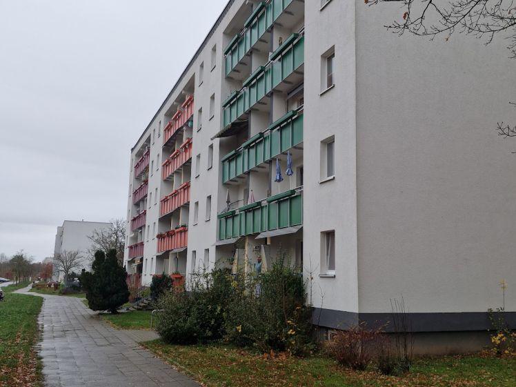 Schöne 4-Raum Wohnung mit Balkon ab September 2026 zu vermieten. - Photo 1