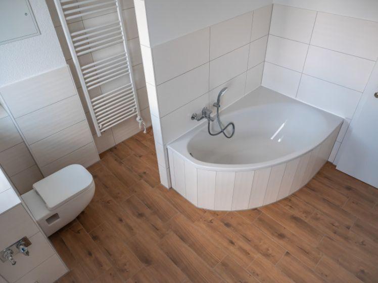 4 Raum Wohnung mit Fußbodenheizung und Balkonsolaranlage - Photo 1