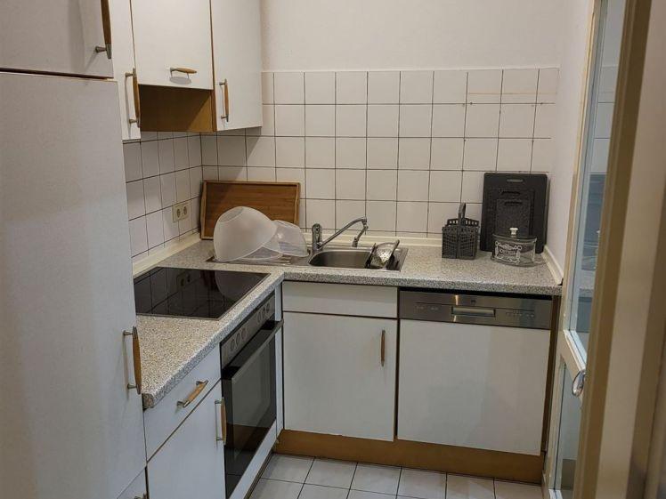 Möblierte 2-Zimmer mit Einbauküche, Laminat und Wannenbad in guter Lage - Foto 1